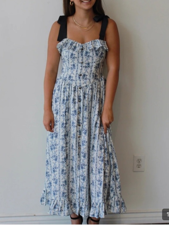 Kimchi Blue Dresses & Skirts - Kimchi Blue Blue and White Floral Midi Dress with Black Tie Straps